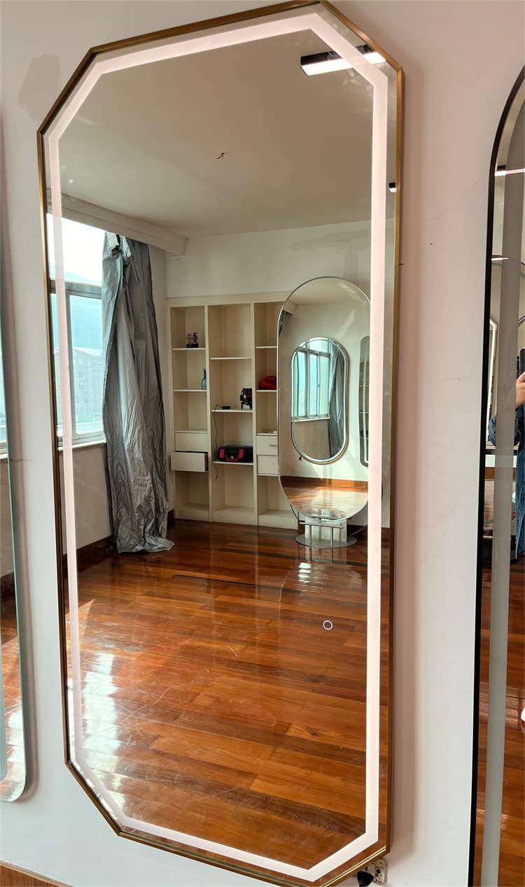 salon mirror with lights